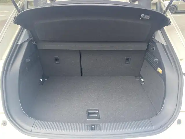 アウディ Ａ１ スポーツバック 1．4TFSI 福岡県 2012(平24)年 8.7万km 白 ・純正HDDナビ/Bluetooth/CD/・ハーフレザーシート/・ETC/・純正16AW/・プッシュスタート/・アイドリングストップ/・スマートキー/・スペアキー/・フルフラットシート/・オートライト/・保証書/・取扱説明書/・記録簿
