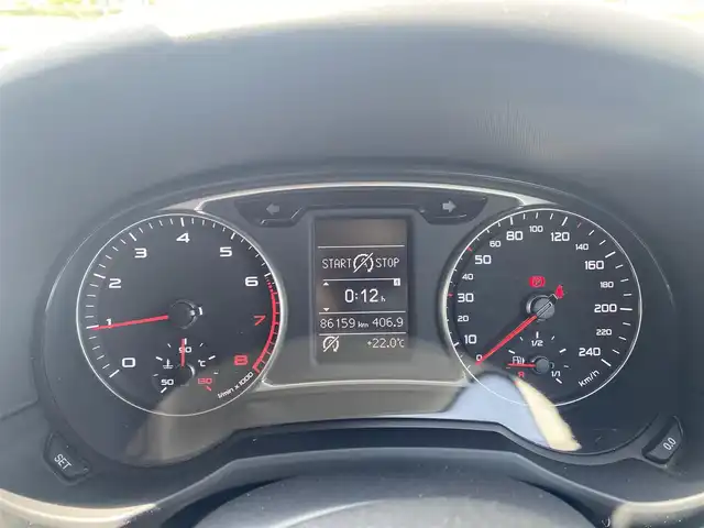 アウディ Ａ１ スポーツバック 1．4TFSI 福岡県 2012(平24)年 8.7万km 白 ・純正HDDナビ/Bluetooth/CD/・ハーフレザーシート/・ETC/・純正16AW/・プッシュスタート/・アイドリングストップ/・スマートキー/・スペアキー/・フルフラットシート/・オートライト/・保証書/・取扱説明書/・記録簿