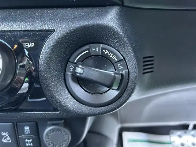 トヨタ ハイラックス Z GRスポーツ 長崎県 2023(令5)年 3.8万km スーパーホワイトⅡ ワンオーナー/純正ナビ/全方位モニター/パドルシフト/クルーズコントロール/D席パワーシート/ステアリングスイッチ/スマートキー/プッシュスタート/ETC/全席オートパワーウィンドウ/4WD