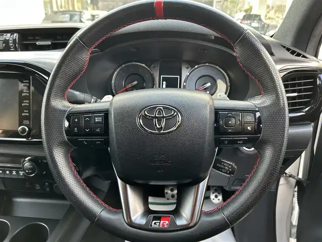 トヨタ ハイラックス Z GRスポーツ 長崎県 2023(令5)年 3.8万km スーパーホワイトⅡ ワンオーナー/純正ナビ/全方位モニター/パドルシフト/クルーズコントロール/D席パワーシート/ステアリングスイッチ/スマートキー/プッシュスタート/ETC/全席オートパワーウィンドウ/4WD