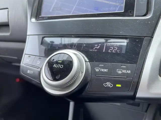 トヨタ プリウス α S 道央・札幌 2014(平26)年 11.3万km ブラック 登録時走行距離 112767km/ワンオーナー/寒冷地仕様/純正ディーラーOPナビ/(AM/FM/CD/DVD/BT)/ワンセグTV/バックカメラ/ステアリングスイッチ連動/オールオートウィンドウ/純正ドアバイザー/純正フロアマット/取説/保証書