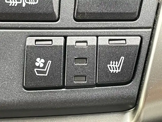 レクサス ＮＸ 300h Fスポーツ 岡山県 2015(平27)年 6万km ブラック メーカーナビ /・地デジ/BT/DVD/CD/SD/Blu-ray/パノラミックビューモニター/ブラインドスポットモニター/プリクラッシュセーフティ/レーダークルーズコントロール/黒本革シート/シートヒーター /ベンチレーション /パワーシート /パワーバックドア /三眼LEDライト/オートライト/360度ドラレコ /ビルトインETC/コーナーセンサー