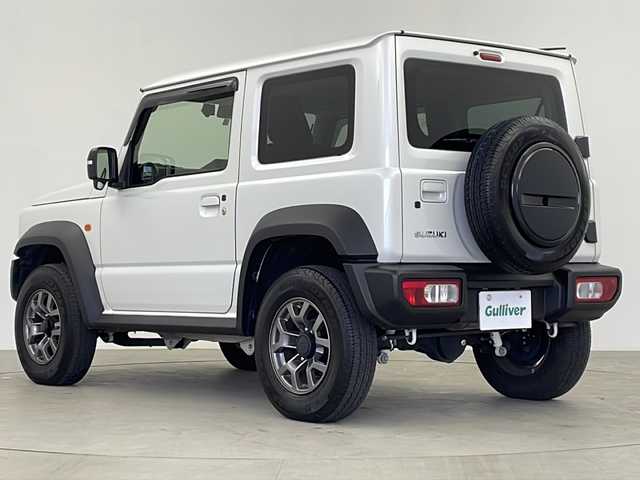 スズキ ジムニー シエラ JC 鹿児島県 2023(令5)年 1.2万km ピュアホワイトP 純正8インチSDナビ/(BT/CD/DVD/AM/FM/フルセグTV)/社外前方ドライブレコーダー/クルーズコントロール/前席シートヒーター/ヘッドランプウォッシャー/TVキャンセラー/レーンキープアシスト/ヒルディセントコントロール/純正LEDヘッドライト/純正フロアマット/純正LEDヘッドライト/バックカメラ/アイドリングストップ/プッシュスタート/保証書/取り扱い説明書
