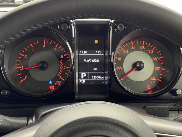 スズキ ジムニー シエラ JC 鹿児島県 2023(令5)年 1.2万km ピュアホワイトP 純正8インチSDナビ/(BT/CD/DVD/AM/FM/フルセグTV)/社外前方ドライブレコーダー/クルーズコントロール/前席シートヒーター/ヘッドランプウォッシャー/TVキャンセラー/レーンキープアシスト/ヒルディセントコントロール/純正LEDヘッドライト/純正フロアマット/純正LEDヘッドライト/バックカメラ/アイドリングストップ/プッシュスタート/保証書/取り扱い説明書