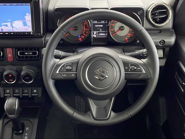 スズキ ジムニー シエラ JC 鹿児島県 2023(令5)年 1.2万km ピュアホワイトP 純正8インチSDナビ/(BT/CD/DVD/AM/FM/フルセグTV)/社外前方ドライブレコーダー/クルーズコントロール/前席シートヒーター/ヘッドランプウォッシャー/TVキャンセラー/レーンキープアシスト/ヒルディセントコントロール/純正LEDヘッドライト/純正フロアマット/純正LEDヘッドライト/バックカメラ/アイドリングストップ/プッシュスタート/保証書/取り扱い説明書
