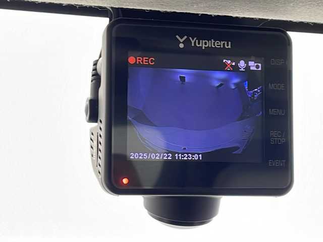 スズキ ジムニー シエラ JC 鹿児島県 2023(令5)年 1.2万km ピュアホワイトP 純正8インチSDナビ/(BT/CD/DVD/AM/FM/フルセグTV)/社外前方ドライブレコーダー/クルーズコントロール/前席シートヒーター/ヘッドランプウォッシャー/TVキャンセラー/レーンキープアシスト/ヒルディセントコントロール/純正LEDヘッドライト/純正フロアマット/純正LEDヘッドライト/バックカメラ/アイドリングストップ/プッシュスタート/保証書/取り扱い説明書
