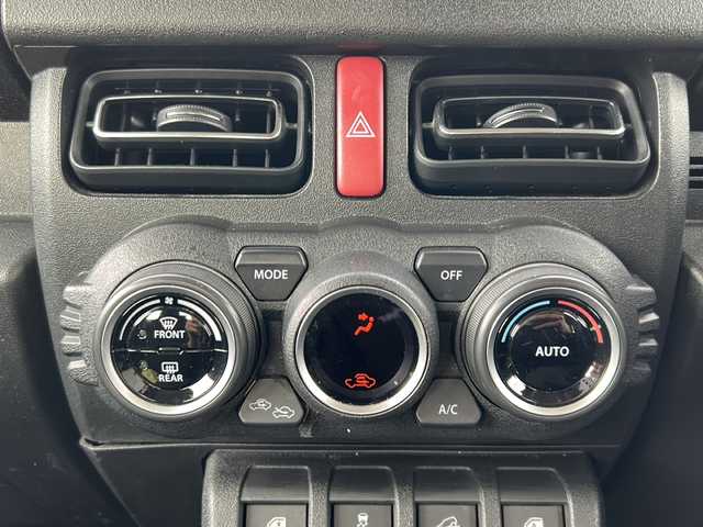 スズキ ジムニー XC 石川県 2020(令2)年 5万km キネティックイエロー/ブラック 4WD/ワンオーナー/衝突軽減ブレーキ/レーンキープアシスト/純正メモリーナビゲーション/【Bluetooth・CD・DVD・SD・フルセグTV】/型番：CN-RZ853/バックカメラ/クルーズコントロール/エンジンプッシュスタート/・スマートキー/・スペアキー/LEDヘッドライト/・オートライト/・フォグランプ/・ヘッドライトウォッシャー/前方ドライブレコーダー/ビルトインETC/前席シートヒーター/ヒルディセントコントロール/ステアリングリモコン/横滑り防止装置/純正フロアマット/保証書/取扱説明書/記録薄