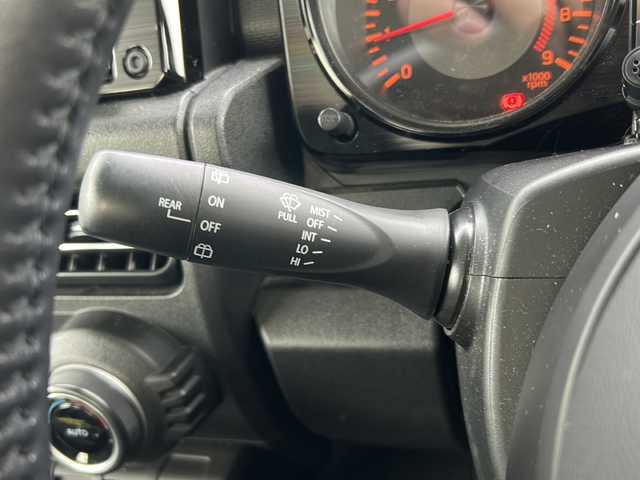 スズキ ジムニー XC 石川県 2020(令2)年 5万km キネティックイエロー/ブラック 4WD/ワンオーナー/衝突軽減ブレーキ/レーンキープアシスト/純正メモリーナビゲーション/【Bluetooth・CD・DVD・SD・フルセグTV】/型番：CN-RZ853/バックカメラ/クルーズコントロール/エンジンプッシュスタート/・スマートキー/・スペアキー/LEDヘッドライト/・オートライト/・フォグランプ/・ヘッドライトウォッシャー/前方ドライブレコーダー/ビルトインETC/前席シートヒーター/ヒルディセントコントロール/ステアリングリモコン/横滑り防止装置/純正フロアマット/保証書/取扱説明書/記録薄