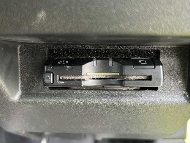 スズキ ジムニー XC 石川県 2020(令2)年 5万km キネティックイエロー/ブラック 4WD/ワンオーナー/衝突軽減ブレーキ/レーンキープアシスト/純正メモリーナビゲーション/【Bluetooth・CD・DVD・SD・フルセグTV】/型番：CN-RZ853/バックカメラ/クルーズコントロール/エンジンプッシュスタート/・スマートキー/・スペアキー/LEDヘッドライト/・オートライト/・フォグランプ/・ヘッドライトウォッシャー/前方ドライブレコーダー/ビルトインETC/前席シートヒーター/ヒルディセントコントロール/ステアリングリモコン/横滑り防止装置/純正フロアマット/保証書/取扱説明書/記録薄