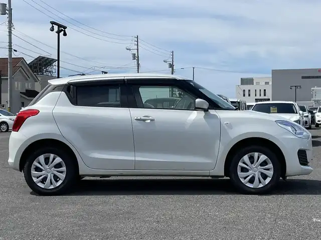 スズキ スイフト XG 道央・札幌 2023(令5)年 1.7万km ピュアホワイトP ４WD/社外メモリーナビ/CD/DVD/BT/フルセグ/デュアルセンサーブレーキサポート/横滑り防止装置/レーダークルーズコントロール/レーンキープアシスト/リヤパーキングセンサー/ブラインドスポットモニター/バックカメラ/ドライブレコーダー/前席シートヒーター/ステアリングリモコン/プッシュスタート/スマートキー/ハロゲンヘッドライト/オートライト/オートハイビーム/ヘッドライトレベライザー/電動格納ミラー/ヒーテッドドアミラー/純正フロアマット/ドアバイザー/スペアキー/鉄チンホイール付夏タイヤ積込/175/65/R15/2023年/山5mm