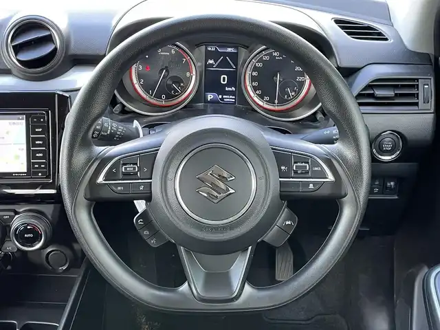 スズキ スイフト XG 道央・札幌 2023(令5)年 1.7万km ピュアホワイトP ４WD/社外メモリーナビ/CD/DVD/BT/フルセグ/デュアルセンサーブレーキサポート/横滑り防止装置/レーダークルーズコントロール/レーンキープアシスト/リヤパーキングセンサー/ブラインドスポットモニター/バックカメラ/ドライブレコーダー/前席シートヒーター/ステアリングリモコン/プッシュスタート/スマートキー/ハロゲンヘッドライト/オートライト/オートハイビーム/ヘッドライトレベライザー/電動格納ミラー/ヒーテッドドアミラー/純正フロアマット/ドアバイザー/スペアキー/鉄チンホイール付夏タイヤ積込/175/65/R15/2023年/山5mm