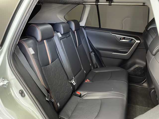 トヨタ ＲＡＶ４ アドベンチャー 茨城県 2020(令2)年 4.6万km アッシュグレーメタリック/アーバンカーキ 純正９インチナビ　フルセグＴＶ　ＵＳＢ　Ｂｌｕｅｔｈｏｏｔｈ　ＥＴＣ２．０　前後ドラレコ　ＬＥＤライト　オートライト　フォグランプ　オートマ地区ハイビーム　追従クルコン　パワーシート　ダウンヒルアシス