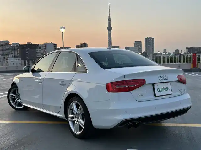 アウディ Ａ４ 2．0 TFSI クワトロ 東京都 2014(平26)年 1万km 白 ワンオーナー/ディーラー車/４WD/純正ナビ（CD/BT/地デジTV/ジュークBOX)/バックカメラ/ハーフレザーシート/シートヒーター/純正１８インチアルミ/エンジンプッシュボタン/アイドリングストップ/パワーシート/パドルシフト/ヒーテッドミラー/ETC/純正マット/スペアキー１本/保証書・取説