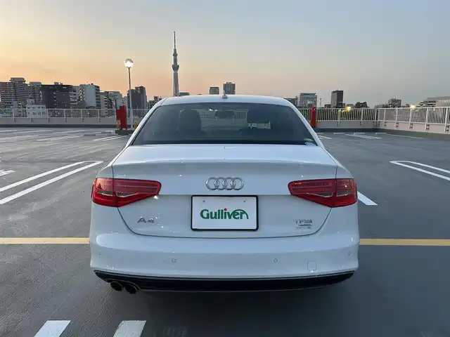 アウディ Ａ４ 2．0 TFSI クワトロ 東京都 2014(平26)年 1万km 白 ワンオーナー/ディーラー車/４WD/純正ナビ（CD/BT/地デジTV/ジュークBOX)/バックカメラ/ハーフレザーシート/シートヒーター/純正１８インチアルミ/エンジンプッシュボタン/アイドリングストップ/パワーシート/パドルシフト/ヒーテッドミラー/ETC/純正マット/スペアキー１本/保証書・取説