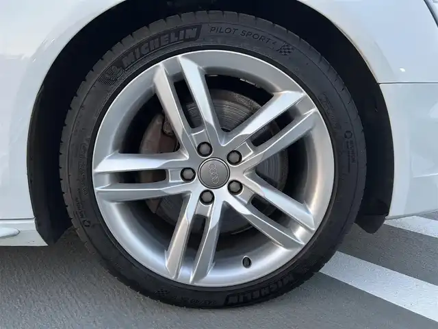 アウディ Ａ４ 2．0 TFSI クワトロ 東京都 2014(平26)年 1万km 白 ワンオーナー/ディーラー車/４WD/純正ナビ（CD/BT/地デジTV/ジュークBOX)/バックカメラ/ハーフレザーシート/シートヒーター/純正１８インチアルミ/エンジンプッシュボタン/アイドリングストップ/パワーシート/パドルシフト/ヒーテッドミラー/ETC/純正マット/スペアキー１本/保証書・取説