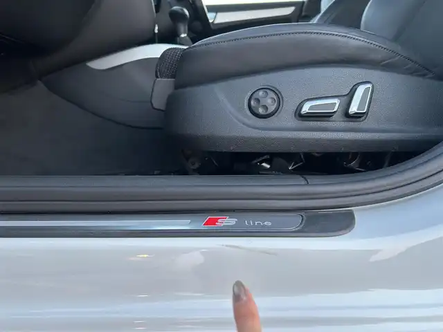 アウディ Ａ４ 2．0 TFSI クワトロ 東京都 2014(平26)年 1万km 白 ワンオーナー/ディーラー車/４WD/純正ナビ（CD/BT/地デジTV/ジュークBOX)/バックカメラ/ハーフレザーシート/シートヒーター/純正１８インチアルミ/エンジンプッシュボタン/アイドリングストップ/パワーシート/パドルシフト/ヒーテッドミラー/ETC/純正マット/スペアキー１本/保証書・取説
