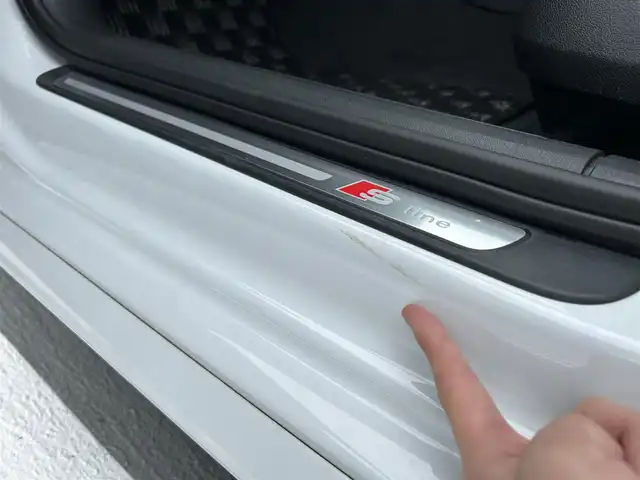 アウディ Ａ４ 2．0 TFSI クワトロ 東京都 2014(平26)年 1万km 白 ワンオーナー/ディーラー車/４WD/純正ナビ（CD/BT/地デジTV/ジュークBOX)/バックカメラ/ハーフレザーシート/シートヒーター/純正１８インチアルミ/エンジンプッシュボタン/アイドリングストップ/パワーシート/パドルシフト/ヒーテッドミラー/ETC/純正マット/スペアキー１本/保証書・取説