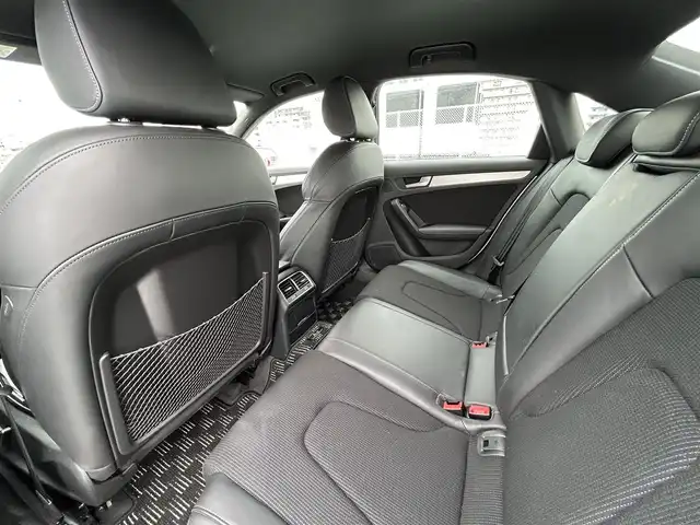 アウディ Ａ４ 2．0 TFSI クワトロ 東京都 2014(平26)年 1万km 白 ワンオーナー/ディーラー車/４WD/純正ナビ（CD/BT/地デジTV/ジュークBOX)/バックカメラ/ハーフレザーシート/シートヒーター/純正１８インチアルミ/エンジンプッシュボタン/アイドリングストップ/パワーシート/パドルシフト/ヒーテッドミラー/ETC/純正マット/スペアキー１本/保証書・取説