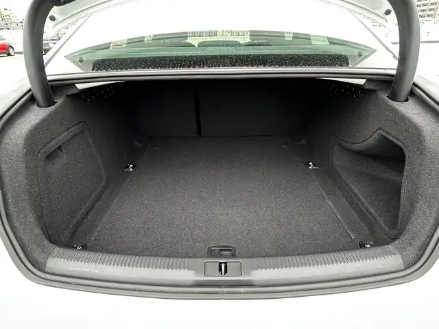 アウディ Ａ４ 2．0 TFSI クワトロ 東京都 2014(平26)年 1万km 白 ワンオーナー/ディーラー車/４WD/純正ナビ（CD/BT/地デジTV/ジュークBOX)/バックカメラ/ハーフレザーシート/シートヒーター/純正１８インチアルミ/エンジンプッシュボタン/アイドリングストップ/パワーシート/パドルシフト/ヒーテッドミラー/ETC/純正マット/スペアキー１本/保証書・取説
