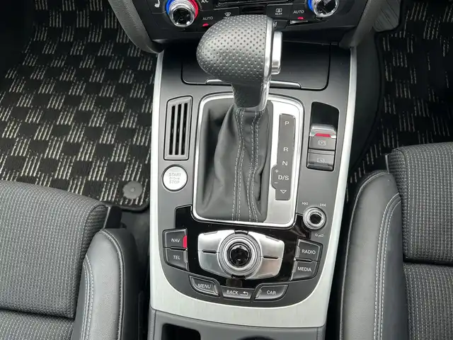アウディ Ａ４ 2．0 TFSI クワトロ 東京都 2014(平26)年 1万km 白 ワンオーナー/ディーラー車/４WD/純正ナビ（CD/BT/地デジTV/ジュークBOX)/バックカメラ/ハーフレザーシート/シートヒーター/純正１８インチアルミ/エンジンプッシュボタン/アイドリングストップ/パワーシート/パドルシフト/ヒーテッドミラー/ETC/純正マット/スペアキー１本/保証書・取説
