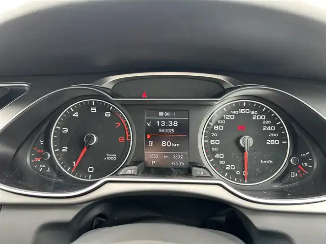 アウディ Ａ４ 2．0 TFSI クワトロ 東京都 2014(平26)年 1万km 白 ワンオーナー/ディーラー車/４WD/純正ナビ（CD/BT/地デジTV/ジュークBOX)/バックカメラ/ハーフレザーシート/シートヒーター/純正１８インチアルミ/エンジンプッシュボタン/アイドリングストップ/パワーシート/パドルシフト/ヒーテッドミラー/ETC/純正マット/スペアキー１本/保証書・取説