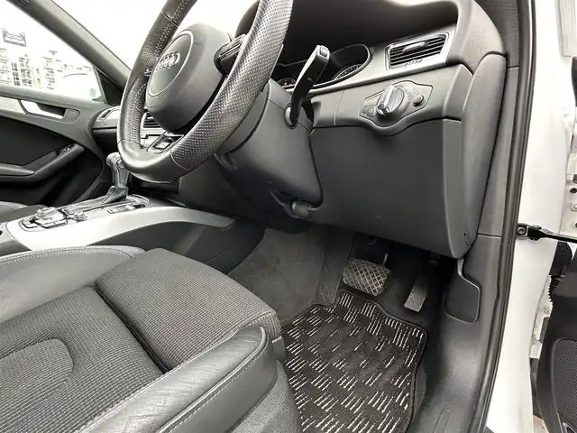 アウディ Ａ４ 2．0 TFSI クワトロ 東京都 2014(平26)年 1万km 白 ワンオーナー/ディーラー車/４WD/純正ナビ（CD/BT/地デジTV/ジュークBOX)/バックカメラ/ハーフレザーシート/シートヒーター/純正１８インチアルミ/エンジンプッシュボタン/アイドリングストップ/パワーシート/パドルシフト/ヒーテッドミラー/ETC/純正マット/スペアキー１本/保証書・取説