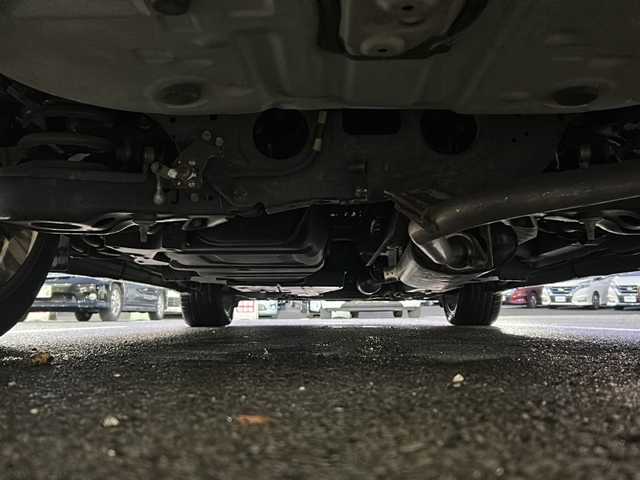 トヨタ ハリアー 京都府 2015(平27)年 7.1万km ホワイトパールクリスタルシャイン 社外９インチナビ　モデリスタエアロ　バックカメラ　パワーシート　クルーズコントロール　ＥＴＣ　アイドリングストップ　Ｂｌｕｅｔｏｏｔｈ　ＬＥＤライト　フルセグテレビ　ハーフレザーシート　禁煙車