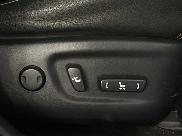 トヨタ ハリアー 京都府 2015(平27)年 7.1万km ホワイトパールクリスタルシャイン 社外９インチナビ　モデリスタエアロ　バックカメラ　パワーシート　クルーズコントロール　ＥＴＣ　アイドリングストップ　Ｂｌｕｅｔｏｏｔｈ　ＬＥＤライト　フルセグテレビ　ハーフレザーシート　禁煙車