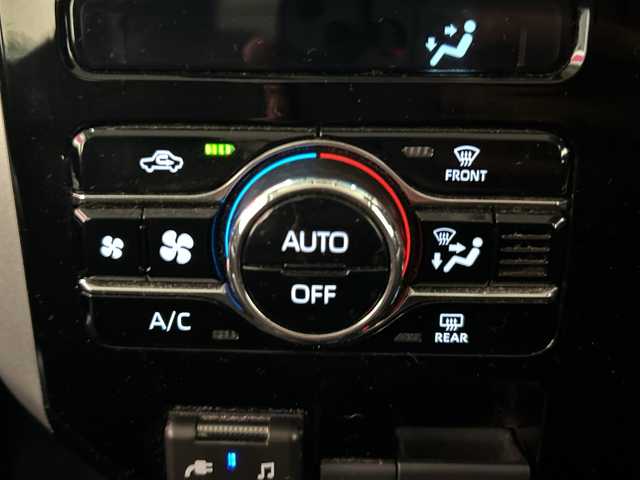 ダイハツ トール カスタムG 埼玉県 2020(令2)年 4.4万km レーザーブルークリスタルシャイン スマートアシスト /9インチメモリナビ/　　CD/DVD/BT/フルセグ /バックカメラ /両側パワースライドドア /オートクルーズコントロール /LEDオートライト /ハーフレザーシート /シートヒーター /純正14インチアルミホイール /電子パーキング/ステアリングスイッチ /純正ETC/禁煙車