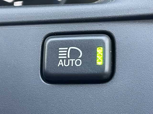 トヨタ クラウン ハイブリッド アスリートS J－フロンティア 東京都 2017(平29)年 7.2万km ホワイトパールクリスタルシャイン 純正ナビ　/・TV　Bluetooth　DVD　CD/電動シート　/シートヒーター　/ハーフレザーシート　/ＴＶ　/レーダークルーズコントロール　/セーフティーセンス　/ＥＴＣ　/純正アルミホイール　/純正フロアマット　/純正サイドバイザー　/ドラレコ/ABS/横滑り防止装置/コーナーセンサー/オートライト/LED/衝突被害軽減ブレーキ純正ナビ　/・TV　Bluetooth　DVD　CD/電動シート　/シートヒーター　/ハーフレザーシート　/ＴＶ　/レーダークルーズコントロール　/セーフティーセンス　/ＥＴＣ　/純正アルミホイール　/純正フロアマット　/純正サイドバイザー　/ドラレコ/ABS/横滑り防止装置/コーナーセンサー/オートライト/LED/衝突被害軽減ブレーキ