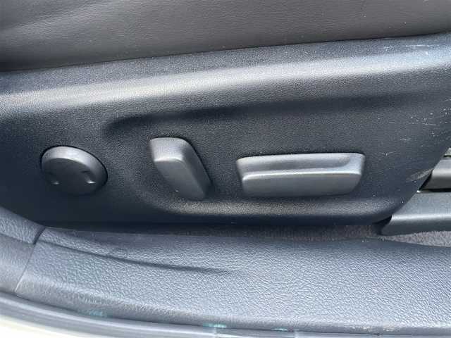 トヨタ クラウン ハイブリッド アスリートS J－フロンティア 東京都 2017(平29)年 7.2万km ホワイトパールクリスタルシャイン 純正ナビ　/・TV　Bluetooth　DVD　CD/電動シート　/シートヒーター　/ハーフレザーシート　/ＴＶ　/レーダークルーズコントロール　/セーフティーセンス　/ＥＴＣ　/純正アルミホイール　/純正フロアマット　/純正サイドバイザー　/ドラレコ/ABS/横滑り防止装置/コーナーセンサー/オートライト/LED/衝突被害軽減ブレーキ純正ナビ　/・TV　Bluetooth　DVD　CD/電動シート　/シートヒーター　/ハーフレザーシート　/ＴＶ　/レーダークルーズコントロール　/セーフティーセンス　/ＥＴＣ　/純正アルミホイール　/純正フロアマット　/純正サイドバイザー　/ドラレコ/ABS/横滑り防止装置/コーナーセンサー/オートライト/LED/衝突被害軽減ブレーキ