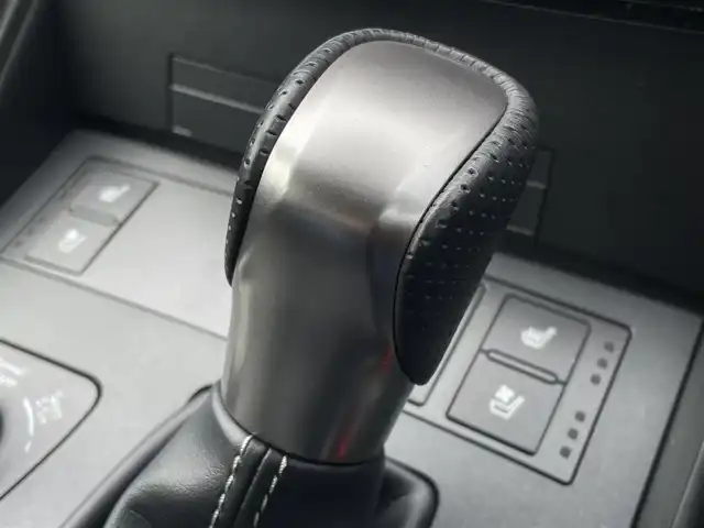 レクサス ＩＳ 350 Fスポーツ モードブラックⅢ 東京都 2023(令5)年 0.8万km グレー 外装色チタニウムカーバイドグレー（1L8）/純正ナビ/DTV/パノラミックビューモニター/ハーフレザーシート/シートヒーター/シートベンチレーション/ステアリングヒーター/3連フルLEDライト/ETC2.0/ACC/BSM/LKA/スマートキー/パドルシフト