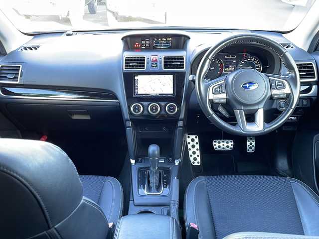 スバル フォレスター 2．0XT アイサイト アドバン 道東・釧路十勝 2018(平30)年 8.1万km クリスタルホワイトP 4WD/純正OPナビ（DIATONE SOUND NAVI）/・フルセグ/CD/DVD/BT/SD//ラジオ/バックカメラ/アイサイトversion3/レーダークルーズコントロール/ブラインドスポットモニター/レーンキープアシスト/パワーバックドア（メモリー機能付）/パドルシフト/ステアリングスイッチ/フロントパワーシート/フロント/リアシートヒーター/ハーフレザーシート/LEDアクセサリーライナー/LEDヘッドライト/フォグランプ/ETC/フロアマット/ドアバイザー