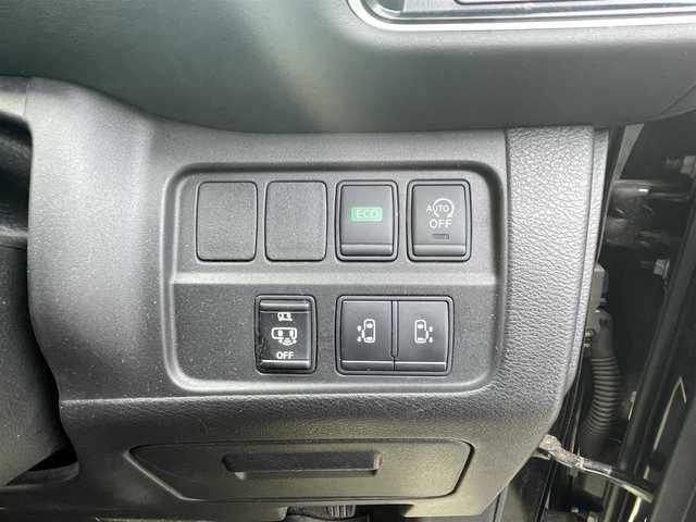 日産 セレナ ハイウェイスター 千葉県 2017(平29)年 4.9万km ダイヤモンドブラック ナビＣＮ－ＲＥ０４ＷＤ　全方位カメラ　フリップダウンモニター　プロパイロット　セーフティパックＢ　スマートルームミラー　両側パワスラ　ハンズフリーオートスライドドア　快適パック　ドラレコ　ＥＴＣ/登録時走行49055km/セーフティパックB/・プロパイロット/・車線逸脱防止支援システム/・サイド/カーテンSRS/・アラウンドビューモニター/・スマートルームミラー/・ステアリングスイッチ（オーディオ）/・踏み間違い衝突防止アシスト/・インテリジェントパーキングアシスト/・進入禁止標識検知/・ふらつき警報/・コーナーセンサー/・ヒーター付ドアミラー/・電動パーキングブレーキ/・オートブレーキホールド/快適パック/・シートバックポケット（運転席/助手席）/・パーソナルテーブル（3列目）/・USB電源ソケット（2列目/3列目）/・2列目超ロングスライド/横スライドシート/・3列目スライドシート機構/社外メモリーナビ・フルセグTV/社外フリップダウンモニター（RSA10S-R）/ハンズフリー両側パワースライドドア/LEDライト/純正16インチAW/ETC/ドライブレコーダー/H30.R3.5年記録簿/保証書・取説