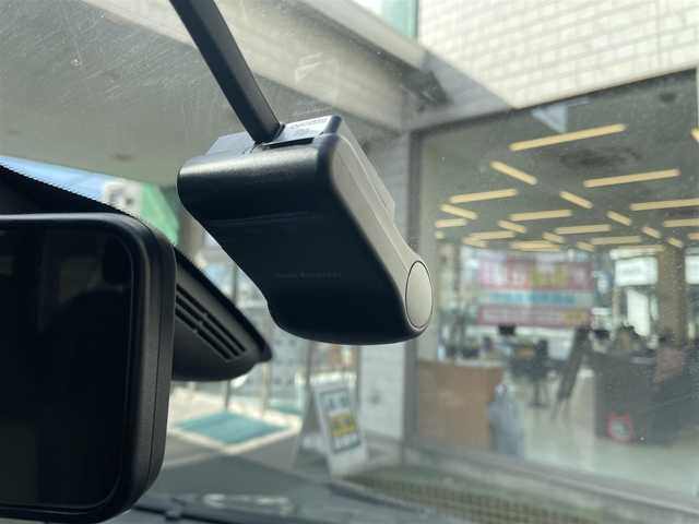 日産 セレナ ハイウェイスター 千葉県 2017(平29)年 4.9万km ダイヤモンドブラック ナビＣＮ－ＲＥ０４ＷＤ　全方位カメラ　フリップダウンモニター　プロパイロット　セーフティパックＢ　スマートルームミラー　両側パワスラ　ハンズフリーオートスライドドア　快適パック　ドラレコ　ＥＴＣ/登録時走行49055km/セーフティパックB/・プロパイロット/・車線逸脱防止支援システム/・サイド/カーテンSRS/・アラウンドビューモニター/・スマートルームミラー/・ステアリングスイッチ（オーディオ）/・踏み間違い衝突防止アシスト/・インテリジェントパーキングアシスト/・進入禁止標識検知/・ふらつき警報/・コーナーセンサー/・ヒーター付ドアミラー/・電動パーキングブレーキ/・オートブレーキホールド/快適パック/・シートバックポケット（運転席/助手席）/・パーソナルテーブル（3列目）/・USB電源ソケット（2列目/3列目）/・2列目超ロングスライド/横スライドシート/・3列目スライドシート機構/社外メモリーナビ・フルセグTV/社外フリップダウンモニター（RSA10S-R）/ハンズフリー両側パワースライドドア/LEDライト/純正16インチAW/ETC/ドライブレコーダー/H30.R3.5年記録簿/保証書・取説