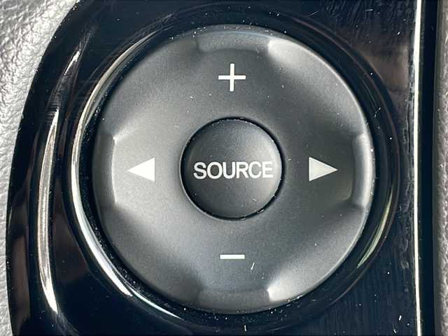 ホンダ Ｎ ＯＮＥ セレクト 岐阜県 2019(令1)年 4.5万km プラチナホワイトパール 禁煙車/AM/FM/CD/DVD/USBオーディオ/社外ナビ/シートヒーター/ハーフレザーシート/ビルトインETC/バックカメラ/内装木目調/アイドリングストップ/チップアップシート/純正フロアマット/Wエアバッグ/オートエアコン/電動格納ミラー/スマートキー