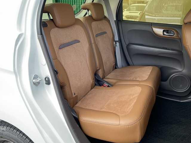 ホンダ Ｎ ＯＮＥ セレクト 岐阜県 2019(令1)年 4.5万km プラチナホワイトパール 禁煙車/AM/FM/CD/DVD/USBオーディオ/社外ナビ/シートヒーター/ハーフレザーシート/ビルトインETC/バックカメラ/内装木目調/アイドリングストップ/チップアップシート/純正フロアマット/Wエアバッグ/オートエアコン/電動格納ミラー/スマートキー