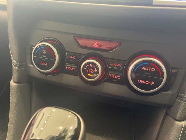 スバル インプレッサ Ｇ４ 2．0i－S アイサイト 埼玉県 2017(平29)年 3.5万km クリスタルホワイトP アイサイト/純正ナビ/　　CD/DVD/BT/フルセグTV/バックカメラ/レーダークルーズコントロール/LEDオートライト/パワーシート/純正18インチAW/パドルシフト/ステアリングスイッチ/アイドリングストップ/プッシュスタート/ETC/禁煙車