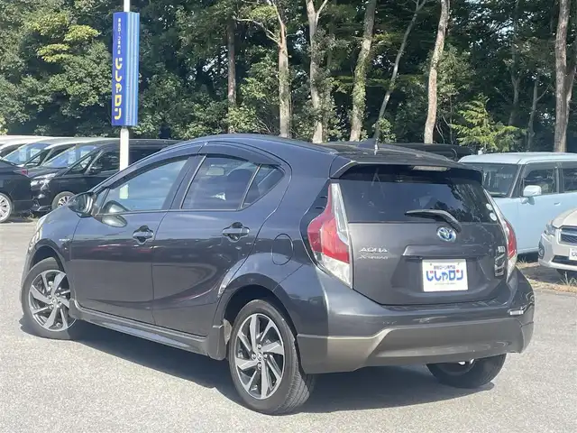 トヨタ アクア X－URBAN 栃木県 2015(平27)年 14万km グレーメタリック (株)IDOMが運営する【じしゃロン宇都宮店】の自社ローン専用車両になります。こちらは現金またはオートローンご利用時の価格です。自社ローンご希望の方は別途その旨お申付け下さい/純正ナビ/バックカメラ/フルセグ/Ｂｌｕｅｔｏｏｔｈ/ＥＴＣ/ハーフレザーシート/シートヒーター/スマートキー/スペアキー/アイドリングストップ/純正アルミホイール/プッシュボタンスタート