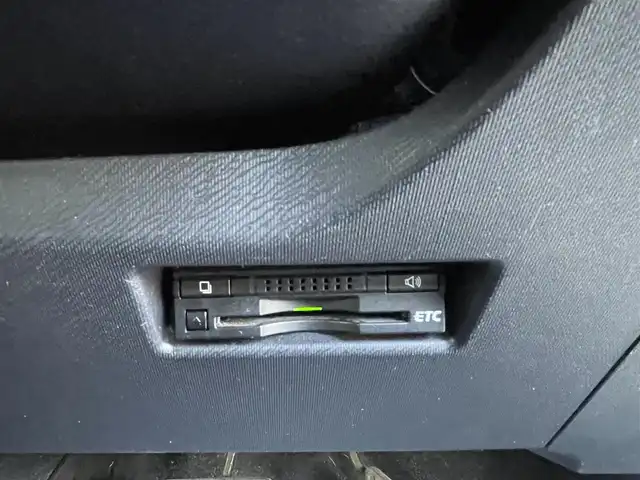 トヨタ アクア X－URBAN 栃木県 2015(平27)年 14万km グレーメタリック (株)IDOMが運営する【じしゃロン宇都宮店】の自社ローン専用車両になります。こちらは現金またはオートローンご利用時の価格です。自社ローンご希望の方は別途その旨お申付け下さい/純正ナビ/バックカメラ/フルセグ/Ｂｌｕｅｔｏｏｔｈ/ＥＴＣ/ハーフレザーシート/シートヒーター/スマートキー/スペアキー/アイドリングストップ/純正アルミホイール/プッシュボタンスタート