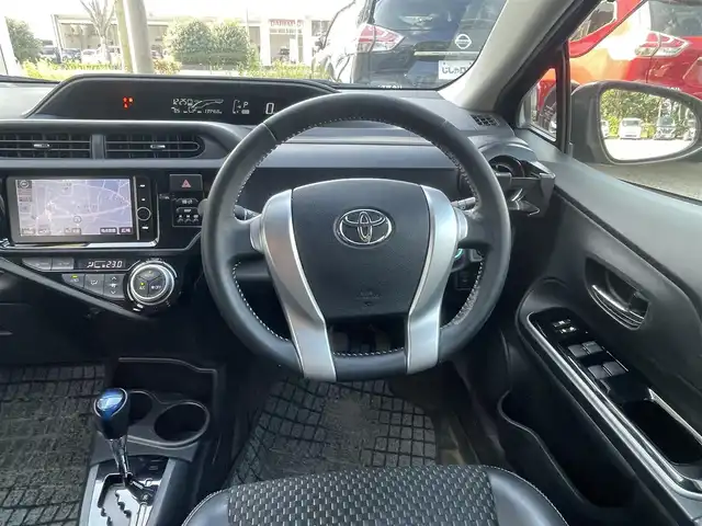 トヨタ アクア X－URBAN 栃木県 2015(平27)年 14万km グレーメタリック (株)IDOMが運営する【じしゃロン宇都宮店】の自社ローン専用車両になります。こちらは現金またはオートローンご利用時の価格です。自社ローンご希望の方は別途その旨お申付け下さい/純正ナビ/バックカメラ/フルセグ/Ｂｌｕｅｔｏｏｔｈ/ＥＴＣ/ハーフレザーシート/シートヒーター/スマートキー/スペアキー/アイドリングストップ/純正アルミホイール/プッシュボタンスタート