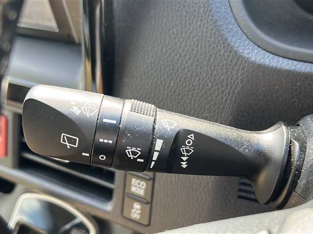 トヨタ ノア 茨城県 2014(平26)年 6.7万km ブラック 純正ディーラーナビ/　　【ワンセグ、BT、CD、DVD】/バックカメラ/片側パワースライドドア/フリップダウンモニター/トラクションコントロール/横滑り防止装置/アイドリングストップ/クルーズコントロール/LEDオートライト/オートマチックハイビーム/純正フロアマット/スマートキー/プッシュスタート/ETC/ステアリングリモコン/MT付きAT