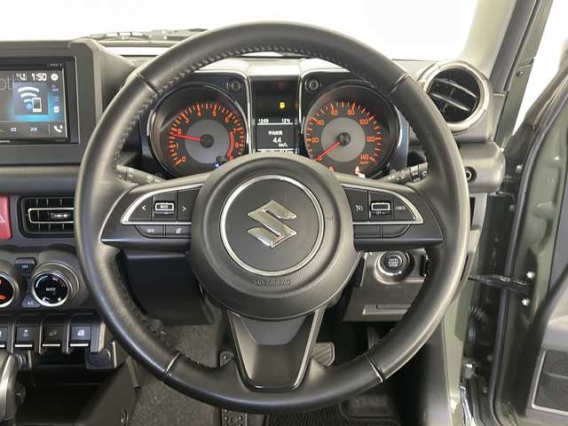 スズキ ジムニー XC 長野県 2020(令2)年 1.4万km ジャングルグリーン 4WD/社外ディスプレイオーディオ&BT/クルーズコントロール/車線逸脱警報/衝突軽減ブレーキ/ダウンヒルアシストコントロール/前席シートヒーター/バックカメラ/ETC/LEDヘッドライト/オートライト/オートマチックハイビーム/フロントフォグんらプ/電動格納ミラー/ウィンカーミラー/ドアミラーヒーター/純正16インチAW装着/純正フロアマット/プッシュスタート/スマートキー