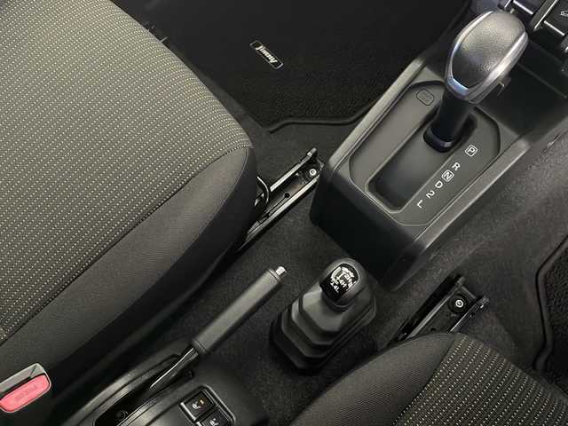 スズキ ジムニー XC 長野県 2020(令2)年 1.4万km ジャングルグリーン 4WD/社外ディスプレイオーディオ&BT/クルーズコントロール/車線逸脱警報/衝突軽減ブレーキ/ダウンヒルアシストコントロール/前席シートヒーター/バックカメラ/ETC/LEDヘッドライト/オートライト/オートマチックハイビーム/フロントフォグんらプ/電動格納ミラー/ウィンカーミラー/ドアミラーヒーター/純正16インチAW装着/純正フロアマット/プッシュスタート/スマートキー