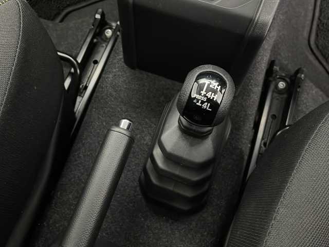 スズキ ジムニー XC 長野県 2020(令2)年 1.4万km ジャングルグリーン 4WD/社外ディスプレイオーディオ&BT/クルーズコントロール/車線逸脱警報/衝突軽減ブレーキ/ダウンヒルアシストコントロール/前席シートヒーター/バックカメラ/ETC/LEDヘッドライト/オートライト/オートマチックハイビーム/フロントフォグんらプ/電動格納ミラー/ウィンカーミラー/ドアミラーヒーター/純正16インチAW装着/純正フロアマット/プッシュスタート/スマートキー