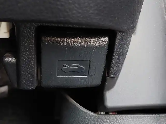 トヨタ シエンタ X 東京都 2015(平27)年 5.4万km ホワイトパールクリスタルシャイン TRDエアロ/純正ナビ/バックカメラ/片側パワースライドドア/アイドリングストップ/社外アルミホイール/ETC/横滑り防止装置