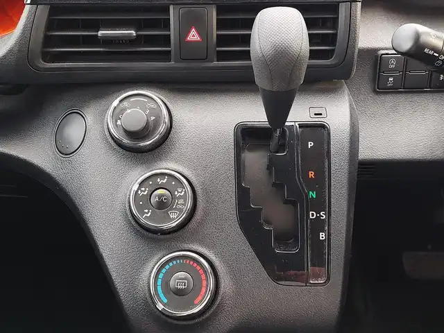 トヨタ シエンタ X 東京都 2015(平27)年 5.4万km ホワイトパールクリスタルシャイン TRDエアロ/純正ナビ/バックカメラ/片側パワースライドドア/アイドリングストップ/社外アルミホイール/ETC/横滑り防止装置