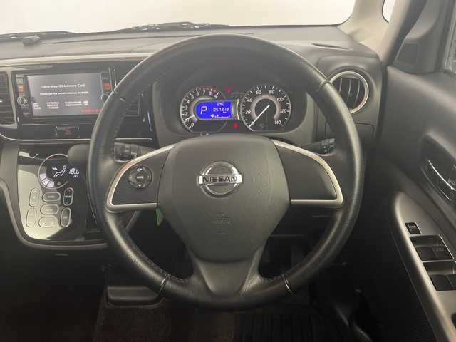 日産 デイズ ルークス ハイウェイスターX Gパッケージ 鹿児島県 2014(平26)年 5.8万km ブラック 純正ナビ　/（フルセグ/Ｂｌｕｅｔｏｏｔｈ/CD/DVD)　/アラウンドビューモニター　/両側パワースライドドア　/リアサーキュレーター　/シートバックテーブル　/後席サンシェード　/オートライト　/純正フロアマット　/純正アルミホイール/電動格納ミラー/純正ドアバイザー/ＥＴＣ