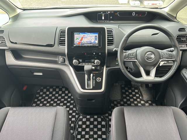 日産 セレナ ハイウェイスターVセレクションⅡ 広島県 2019(令1)年 4.7万km ダイヤモンドブラック 禁煙車/セーフティパックA/エマージェンシーブレーキ/車線逸脱警報/ハイビームアシスト/標識認識機能/速度標識認識/クルーズコントロール/コーナーセンサー/パーキングアシスト/社外7型ナビ【MDV-D706BT】/・フルセグ/CD/DVD/Bluetooth/ハンズフリー両側パワースライドドア/アラウンドビューモニター/革巻きステアリング/リアオートエアコン/ドライブレコーダー（DRVN530）/ETC/ステアリングスイッチ/オートライト/スマートキー/プッシュスタート/ドアバイザー