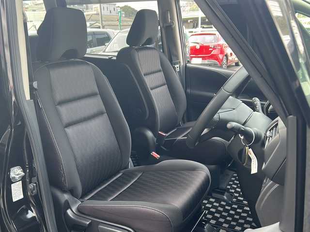 日産 セレナ ハイウェイスターVセレクションⅡ 広島県 2019(令1)年 4.7万km ダイヤモンドブラック 禁煙車/セーフティパックA/エマージェンシーブレーキ/車線逸脱警報/ハイビームアシスト/標識認識機能/速度標識認識/クルーズコントロール/コーナーセンサー/パーキングアシスト/社外7型ナビ【MDV-D706BT】/・フルセグ/CD/DVD/Bluetooth/ハンズフリー両側パワースライドドア/アラウンドビューモニター/革巻きステアリング/リアオートエアコン/ドライブレコーダー（DRVN530）/ETC/ステアリングスイッチ/オートライト/スマートキー/プッシュスタート/ドアバイザー